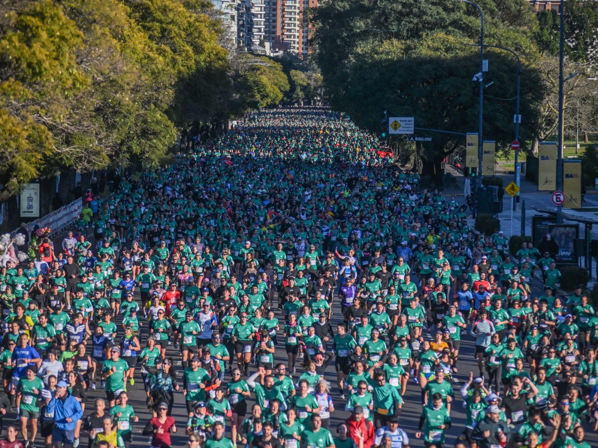 El etíope Yomif Kejelcha ganó la Media Maratón de Buenos Aires y marcó un nuevo récord