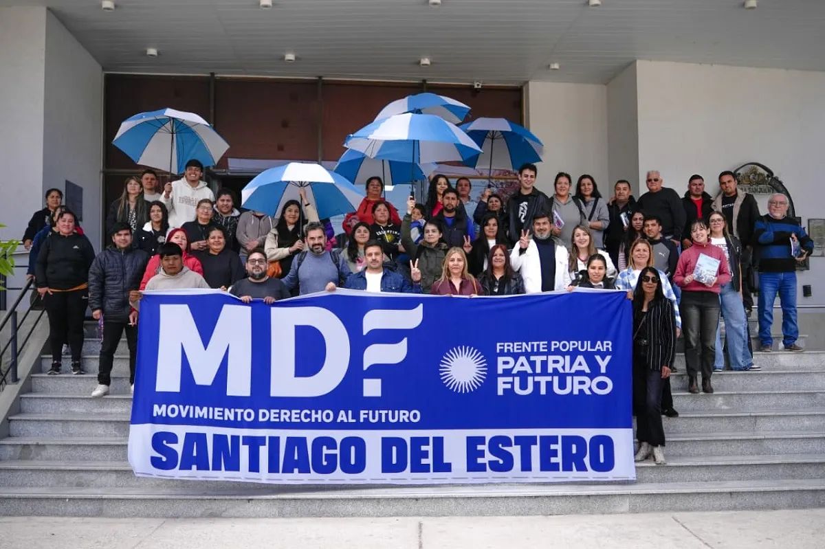 Con la provincia golpeada, Kicillof se fue a hacer campaña a Misiones