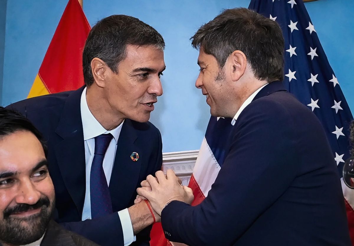 Kicillof se reunió con el alcalde de New York y Sánchez entró en la foto