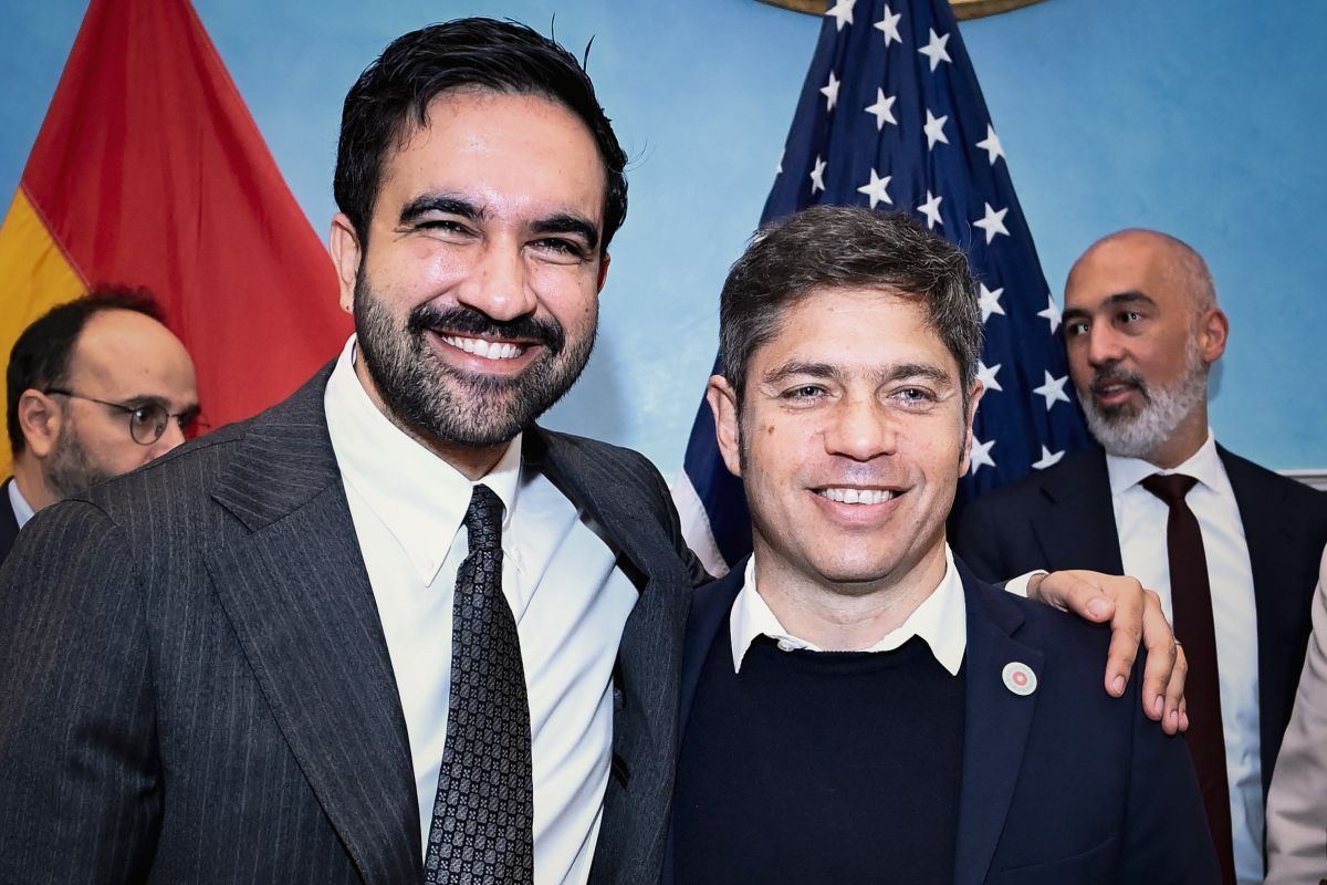 Kicillof se reunió con el alcalde de New York y Sánchez entró en la foto