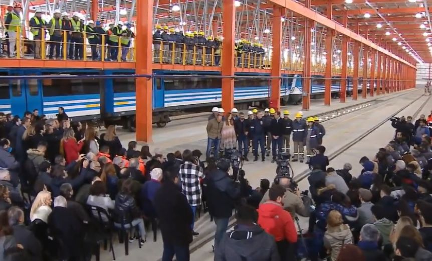 Macri y Vidal inauguraron taller ferroviario con el compromiso de una “una revolución de los trenes”