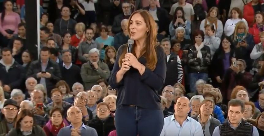 En tren de campaña, Vidal pidió a jubilados que vayan a votar el domingo: