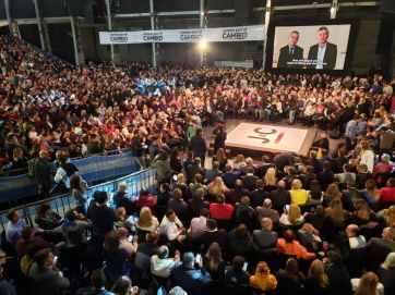 Macri pidió que lo acompañen con el voto para decidir “si avanzamos al futuro o volvemos al pasado”.