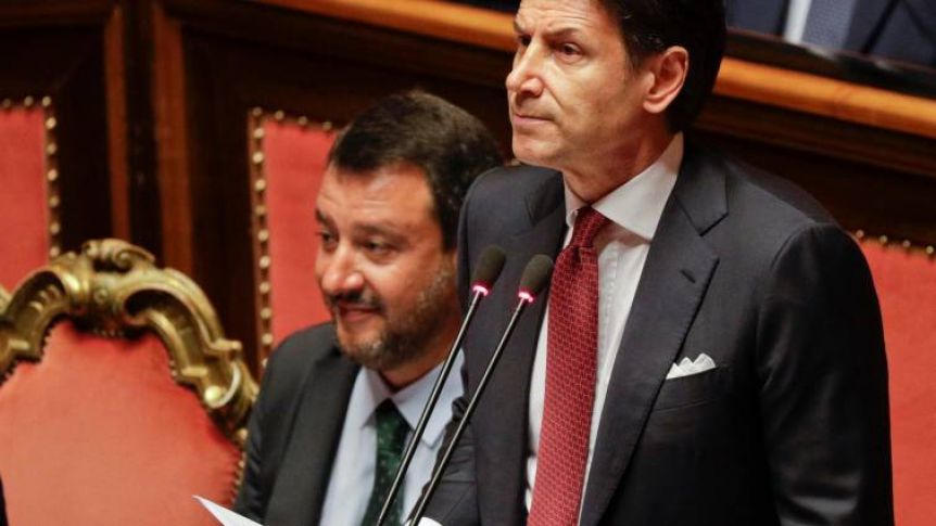 Renunció primer ministro de Italia, Giuseppe Conte