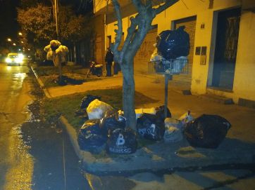 Municipio radical sitiado por la basura