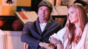 Quién es Sat Hari Khalsa, la nueva novia de Brad Pitt