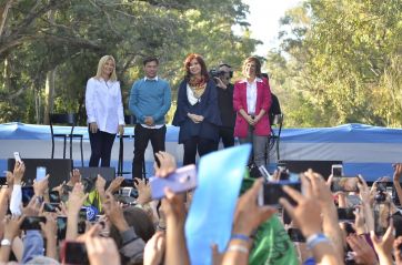 Dirigentes y candidatos coparon La Plata en el cierre del Frente de Todos  