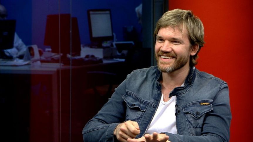 Con su promesa a una fanática, Juan Gil Navarro revolucionó y enterneció las redes