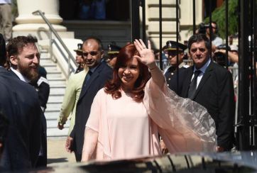 El color de la asunción: León y Andrés, la corbata, invitados y el agosto de los vendedores