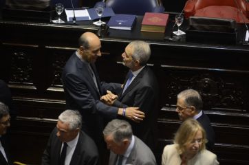 El color de la asunción: León y Andrés, la corbata, invitados y el agosto de los vendedores