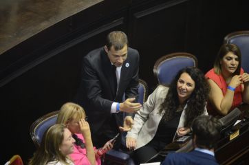 El color de la asunción: León y Andrés, la corbata, invitados y el agosto de los vendedores