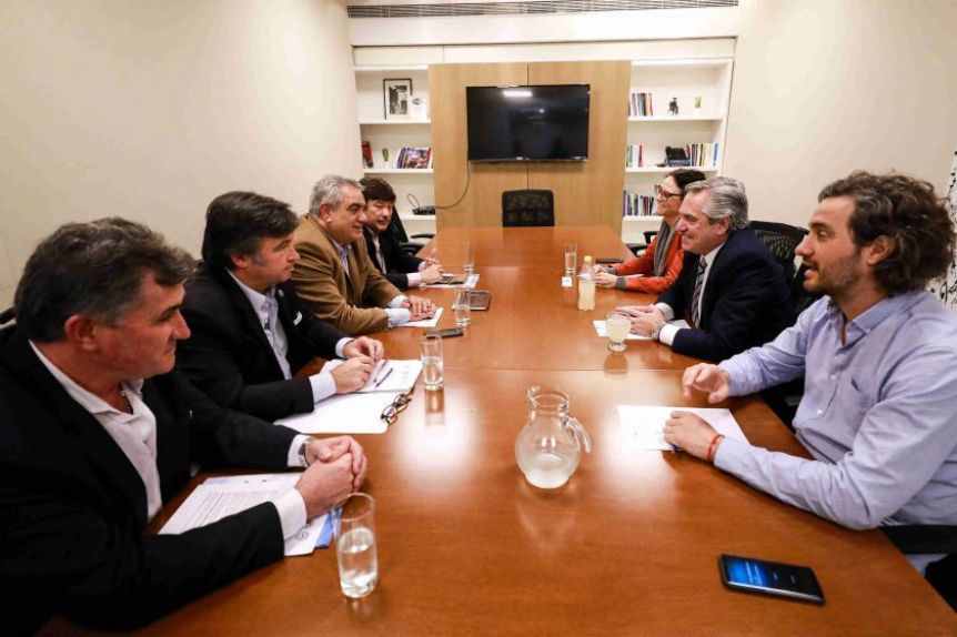 Cumbre en la Rosada con la Mesa de Enlace