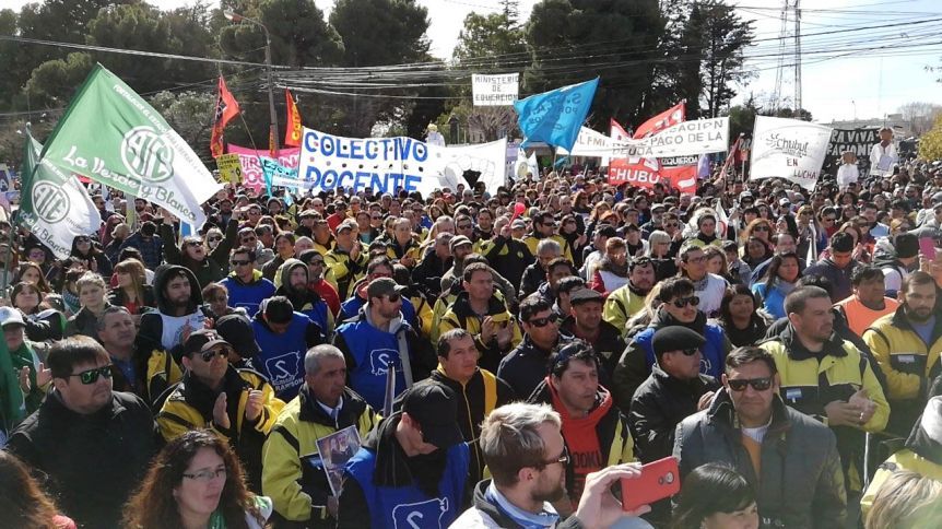 Crece la tensión en Chubut y más sectores se suman a las medidas fuerza contra el Gobierno