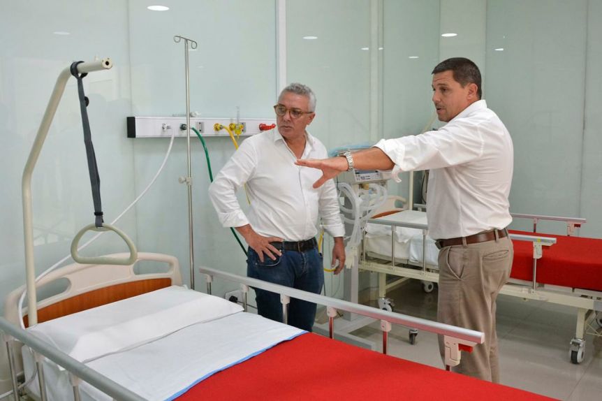 Intendentes modifican los hospitales locales