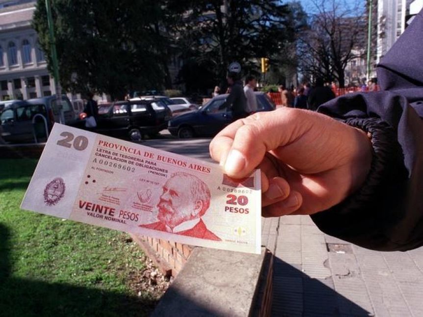 Mientras algunos piden su regreso, en la Rosada le bajan el pulgar a las cuasimonedas