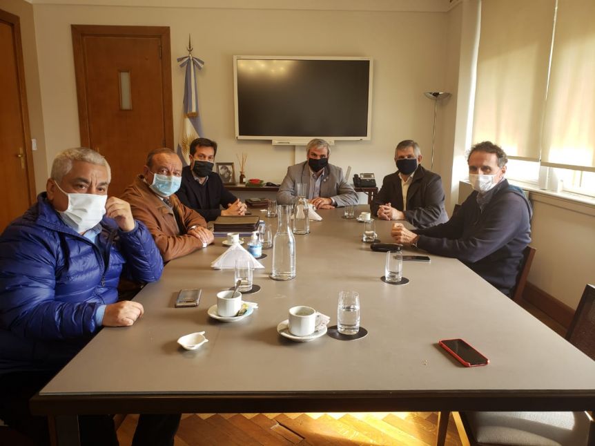 Operativo seducción: el Gobierno sumó a la mesa a intendentes vecinales y con votos en la Legislatura