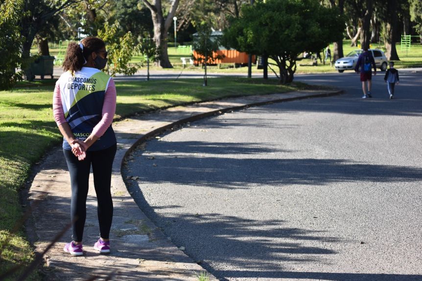 Los positivos condicionan la flexibilización en el interior: unos distritos avanzan, otros retroceden
