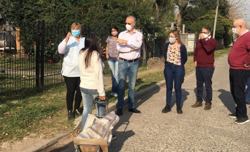 Con 200 casos en Villa Azul, el Gobierno desembarca en Villa Itatí