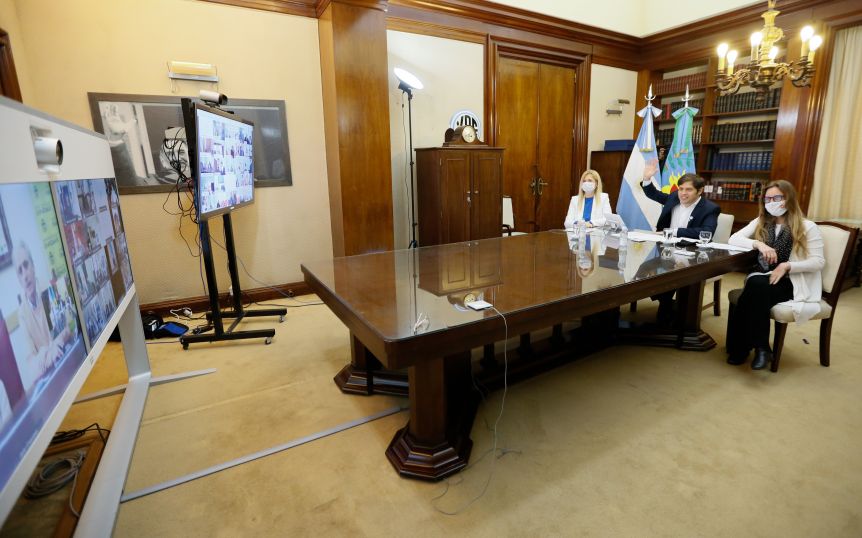 Kicillof conmemoró el Día de la Bandera junto a niños y niñas de los 135 municipios