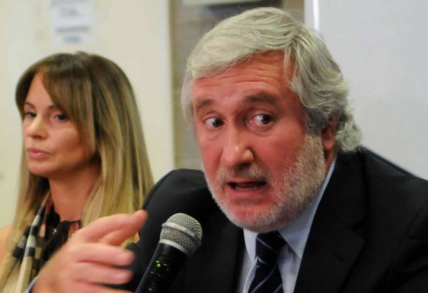 Denuncian penalmente al procurador Julio Conte Grand por espionaje ilegal
