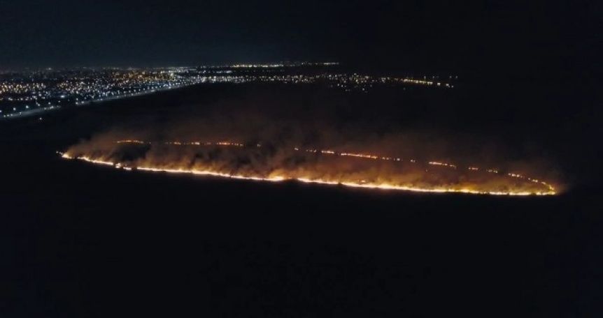 Voraz incendio en la costanera de Quilmes