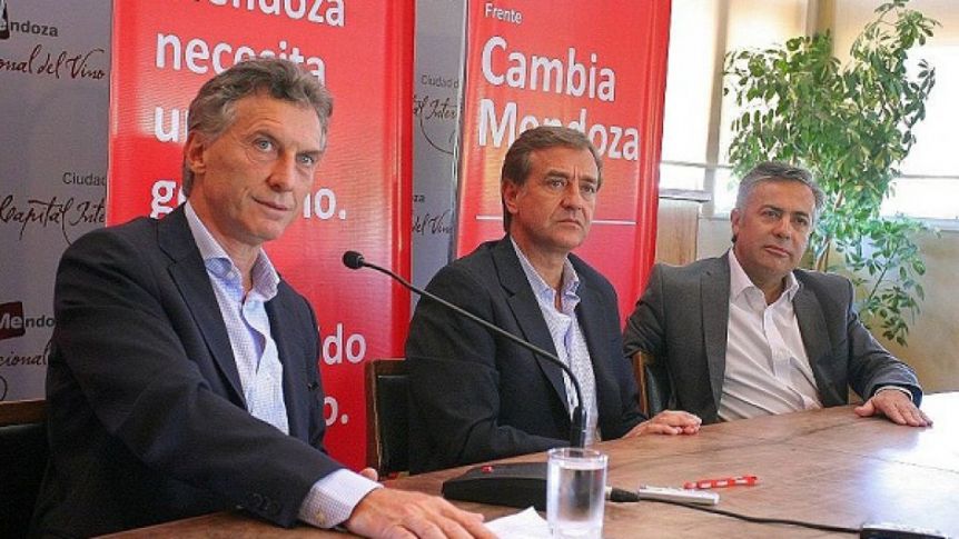 La UCR va a la Justicia contra Alberto por un DNU de Macri