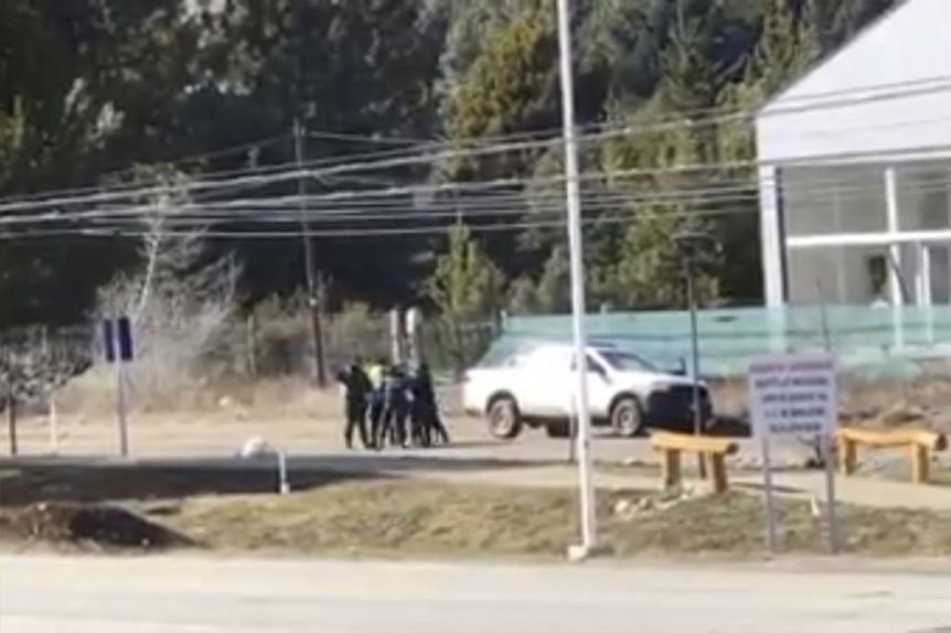 Polémica en Bariloche tras la detención de una mujer que paseaba a su perro