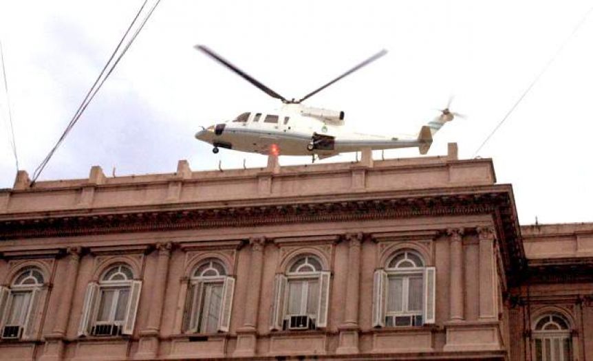 Twitter: los anti K se burlaron de De la Rúa y le dijeron a Alberto que prepare el helicóptero