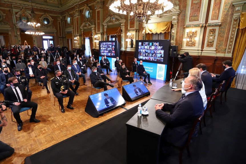 Fuerte respaldo de los intendentes y críticas hacia el PRO tras el anuncio del Gobernador