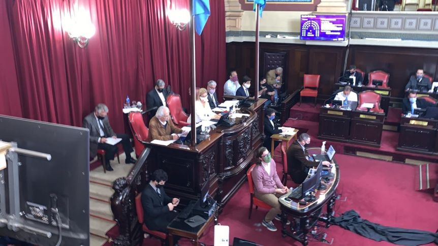 El oficialismo se retiró del recinto y la oposición nombró 41 funcionarios judiciales