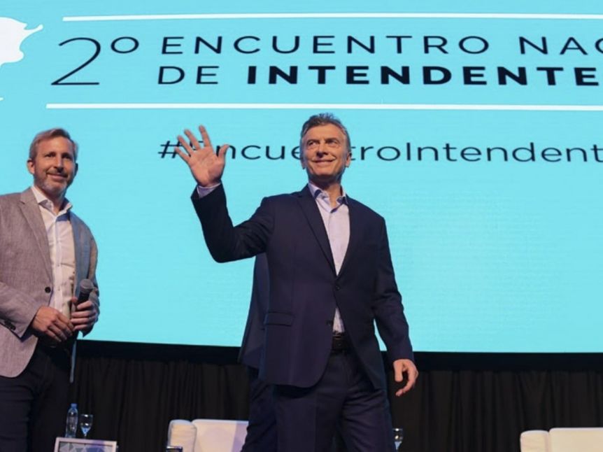 Con violación de la cuarentena incluida, alcaldes Pro del interior, mano a mano con Macri: