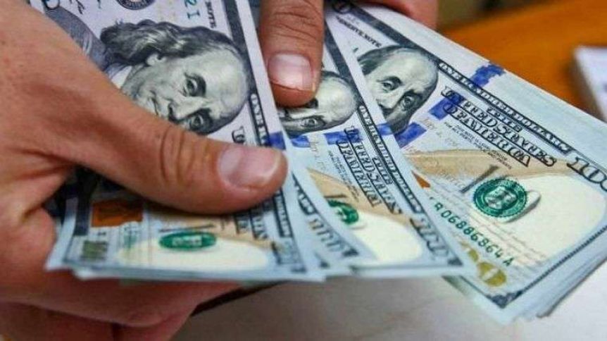 El súper cepo llevó el blue a 145 pesos y los economistas castigan duro al gobierno