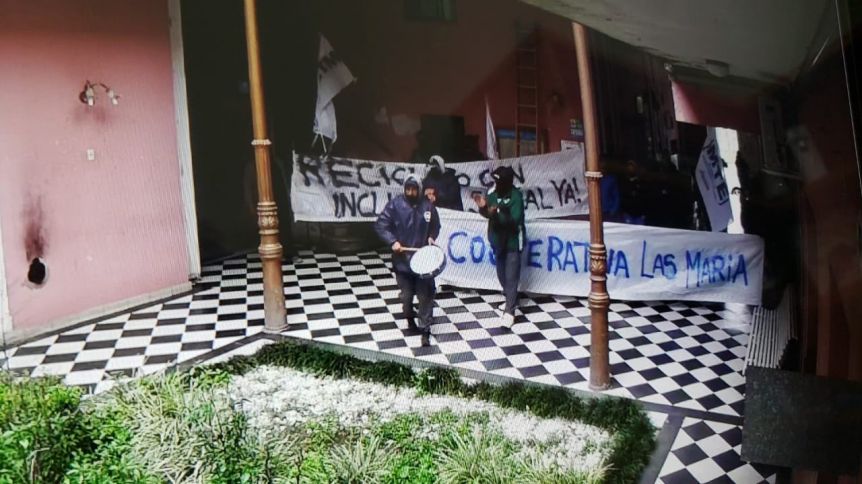 Al igual que en Olavarría, manifestantes ingresaron al municipio de Junín de manera violenta