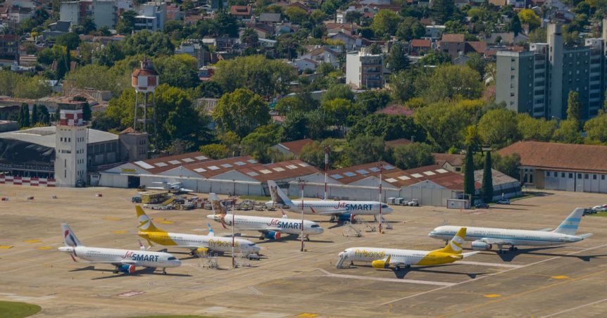 Ante versiones de cierre, kirchnerismo y macrismo se cruzan por el aeropuerto de El Palomar