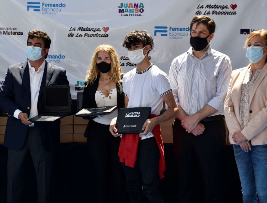 La Matanza entregó 8300 netbooks para estudiantes de secundario