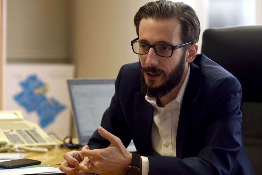 Exposición de Simone: las obras para los distritos, el primer tema de debate entre la Provincia y la oposición