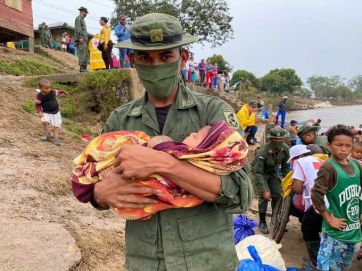 Tras los graves destrozos en Nicaragua, el huracán Iota se debilitó a categoría dos y sigue la alerta