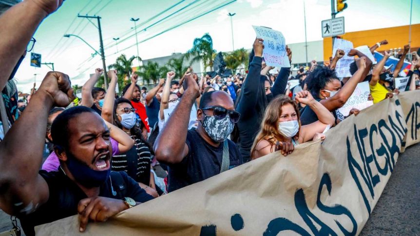 Manifestaciones llenaron las calles de Brasil a causa del asesinato de un hombre por guardias de seguridad