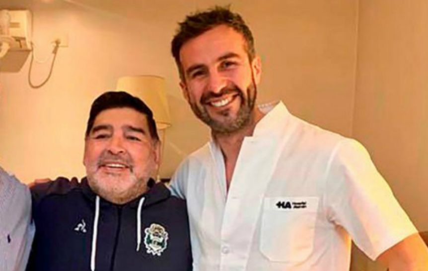 Allanan el consultorio de Leopoldo Luque para esclarecer la muerte de Diego Maradona