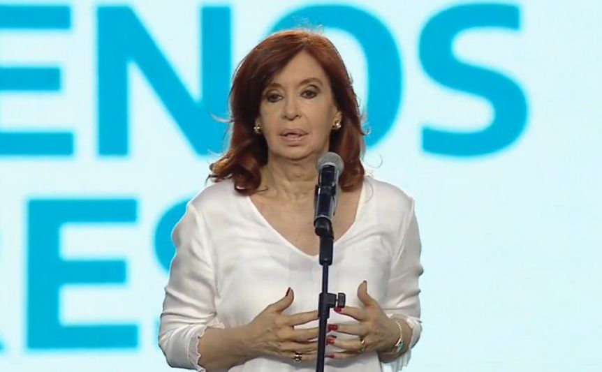 Cristina volvió a apuntar contra los funcionarios que no funcionan: