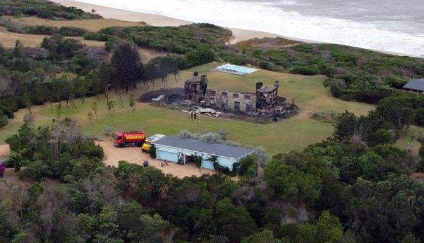 Punta del Este: incendio y destrucción total en la casa de Alan Faena