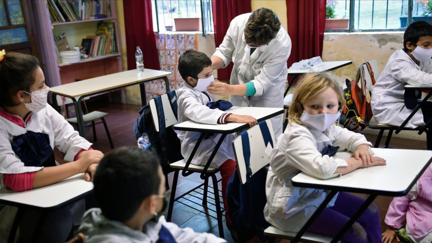 Vuelta a clases: ¿Presencialidad con gremios en desacuerdo y testeos a los docentes?