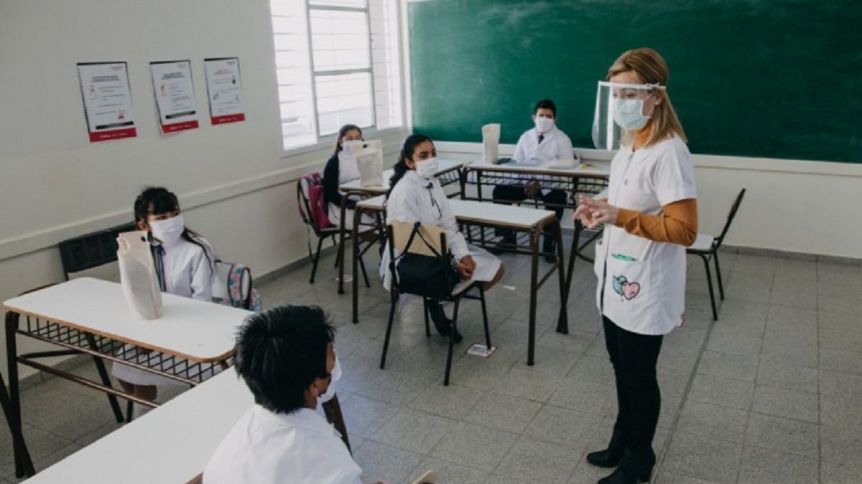 El Gobierno oficializó la extensión del DISPO, con clases presenciales