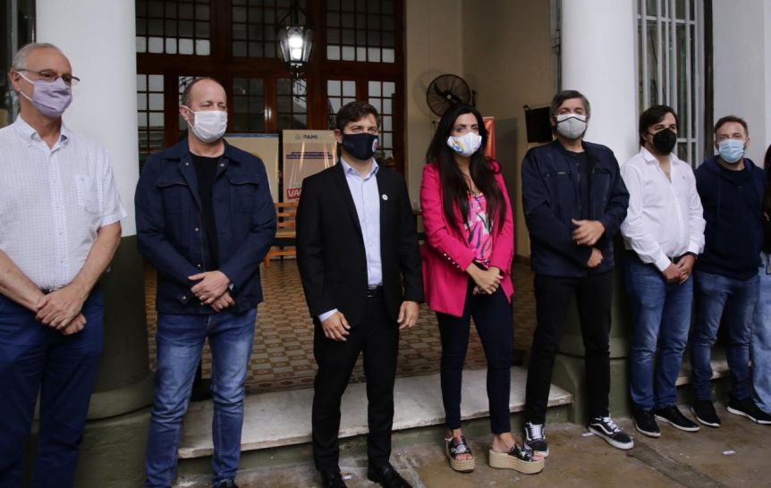 Junto a Máximo Kirchner, Kicillof dio inicio a la etapa de vacunación de adultos mayores