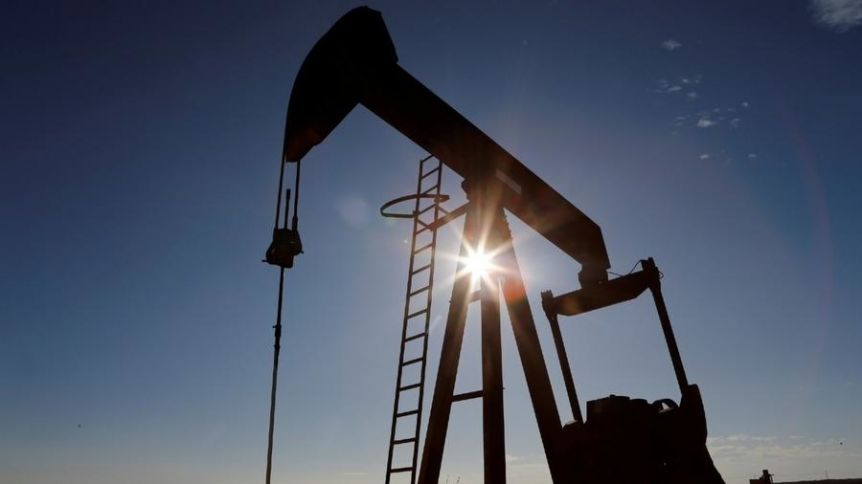 Crisis petrolera: en 2020 se registró la peor caída en la producción de la década
