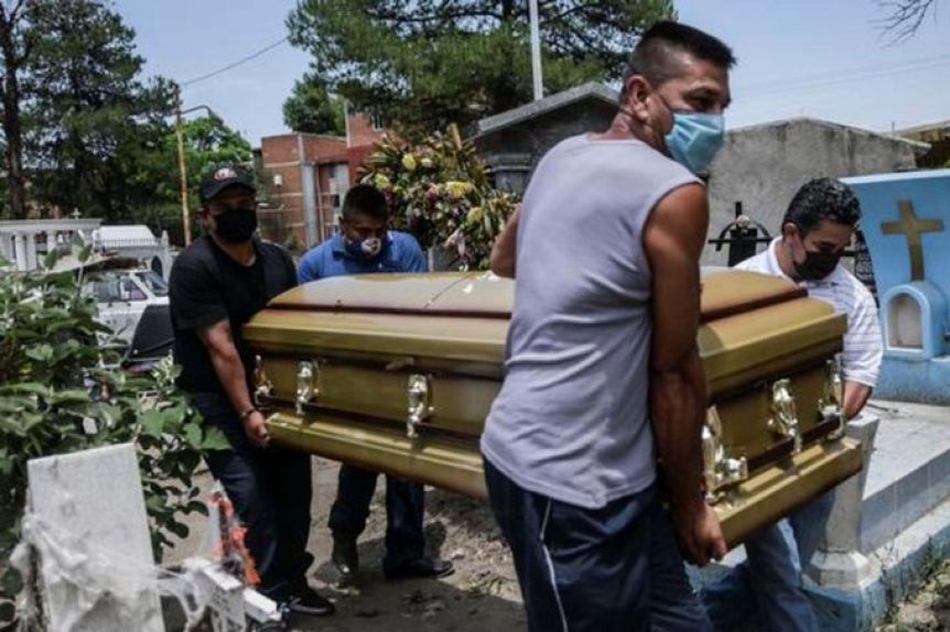 Una mujer ocultó que tenía Covid, contagió y perdió a toda su familia