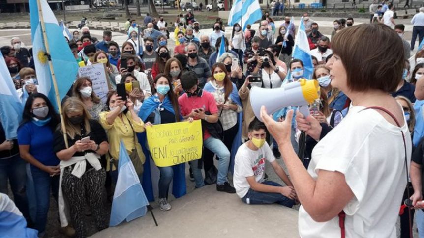 La oposición vuelve a las calles, esta vez para pedir por las clases presenciales