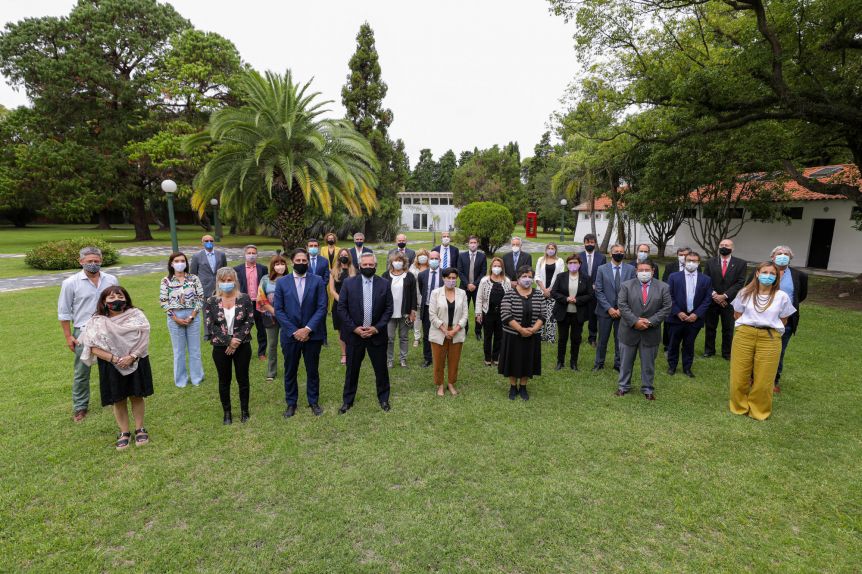 Fernández afirmó que “la vuelta a clases va a estar llena de cuidados”