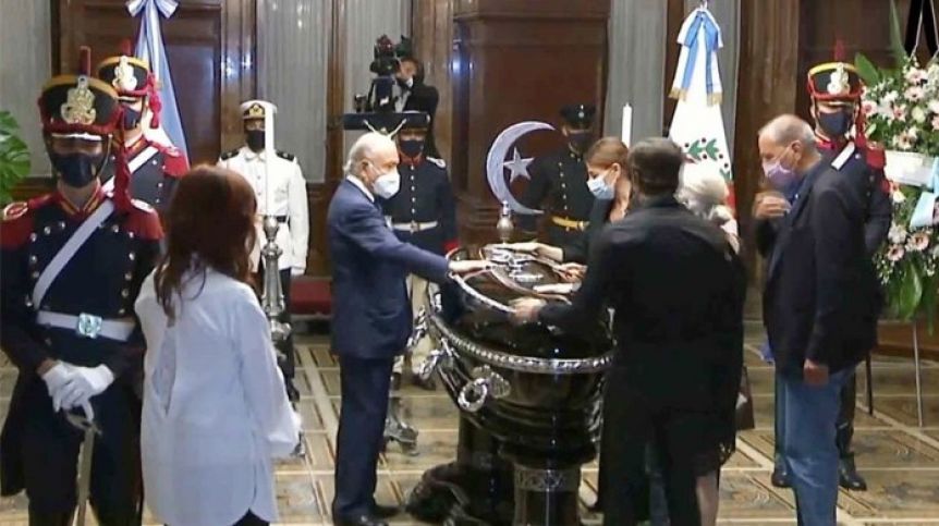 Continúa el velorio de Menem: cientos de personas le dan el último adiós