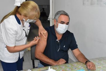 La otra interna de los intendentes opositores: los 33 que no se vacunaron vs. los 32 que sí